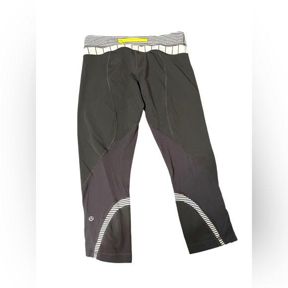LULULEMON Run Inspire Crop Grey Angel Wing Slalom & White Quiet Stripe Size 8/10 - Picture 2 of 9